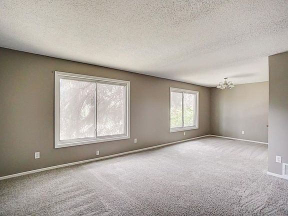 Living room/dining room