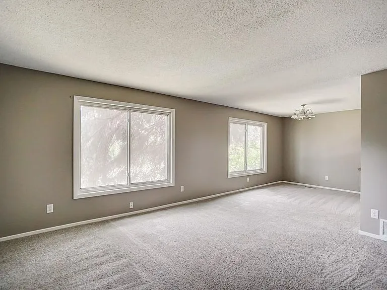Living room/dining room