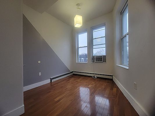 5th image of 1280 Jefferson Ave Floor 3