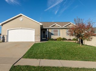 1302 Koudsi Blvd NW, Cedar Rapids, IA 52405