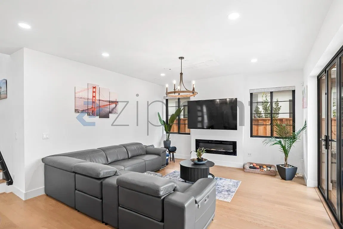 5 bed, 5.5 bath, 3103 sqft, $19,990 — Photo 3