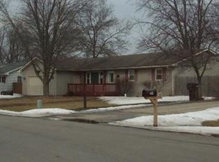 225 N 4th St, Clifton, IL 60927
