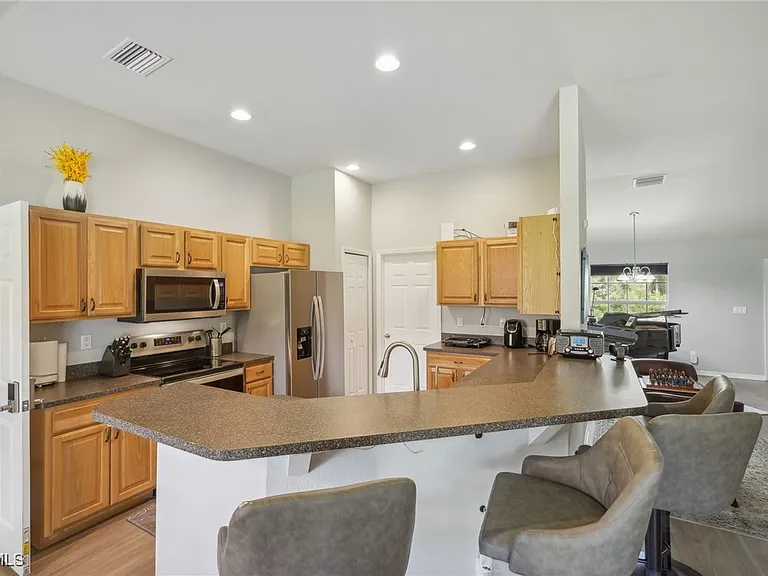 940 Belmont St E — Photo 18