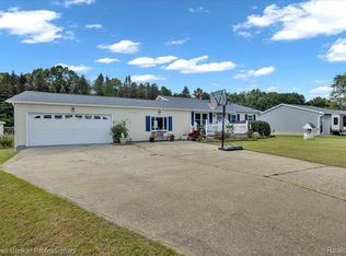 5439 Oregon Trl, Lapeer, MI 48446