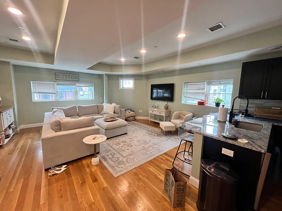200 L St #1