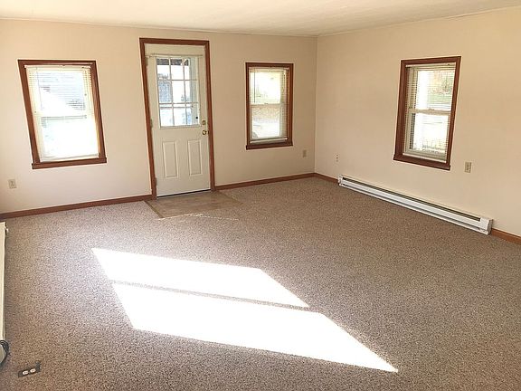 3rd image of 208 W Lynn St