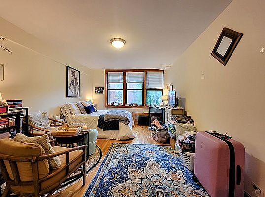 2nd image of 205 W 13th St #5V