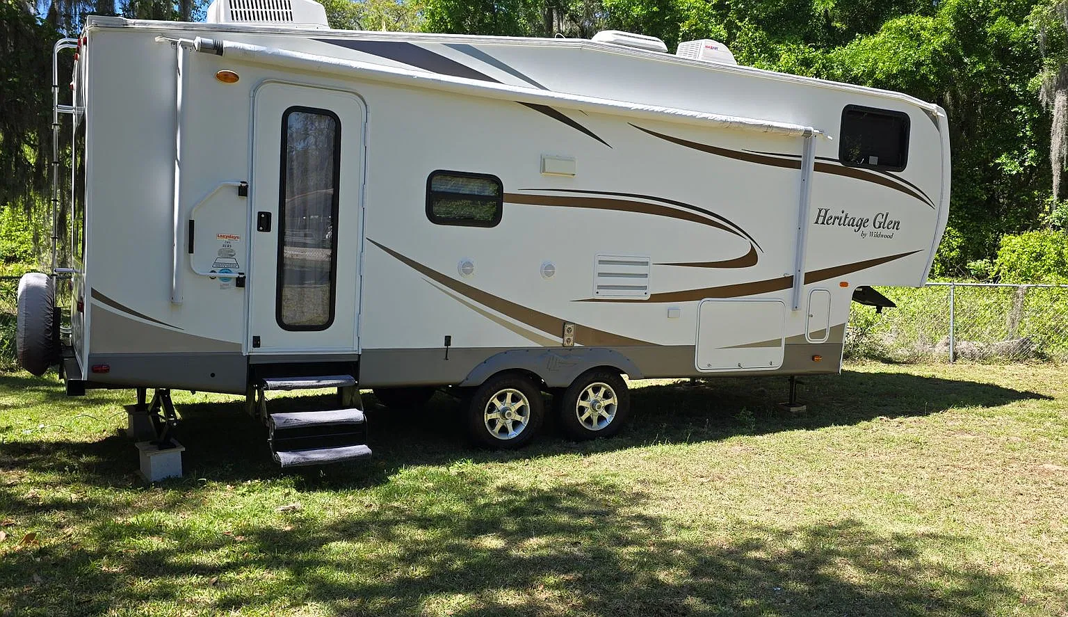 1 Bed 1 Bath camper — Photo 1