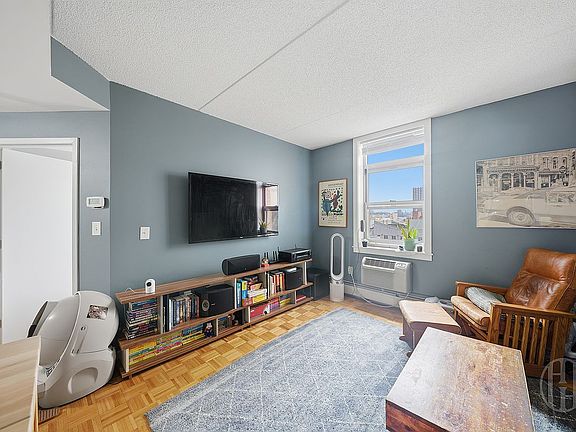 3rd image of 102 Bradhurst Ave APT 906