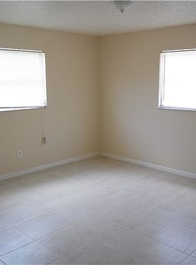 4th image of 4681 Weymouth St