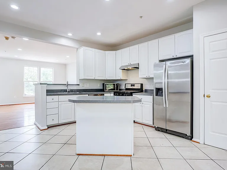 4302 Day Lily Dr — Photo 9
