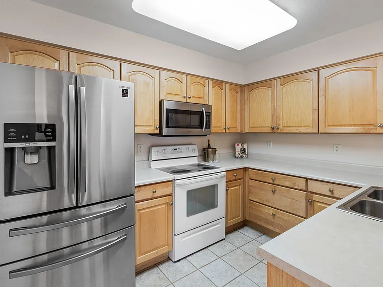 13235 Holly St #E — Photo 5