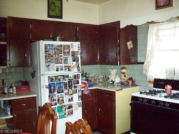 3rd image of 786 Clifford Ave