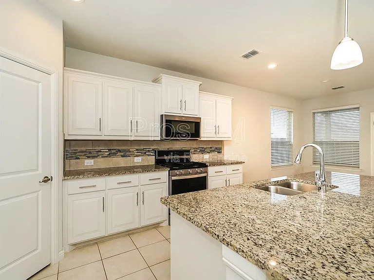 1016 Napier Way — Photo 7