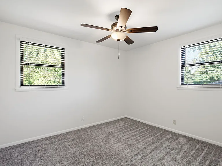 316 Lorna Dr — Photo 23