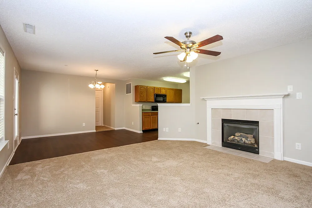 3 bed, 2.0 bath, 1379 sqft, $2,200 — Photo 2