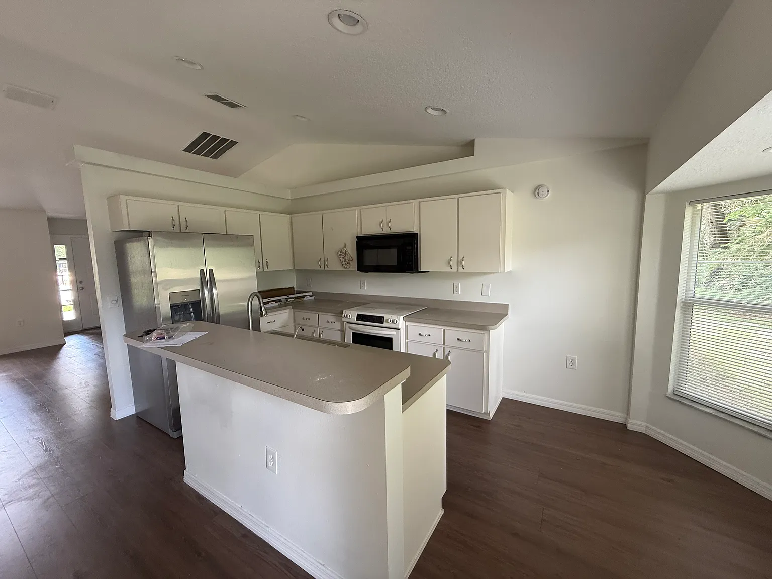 3 bed, 1553 sqft, $1,949 — Photo 4