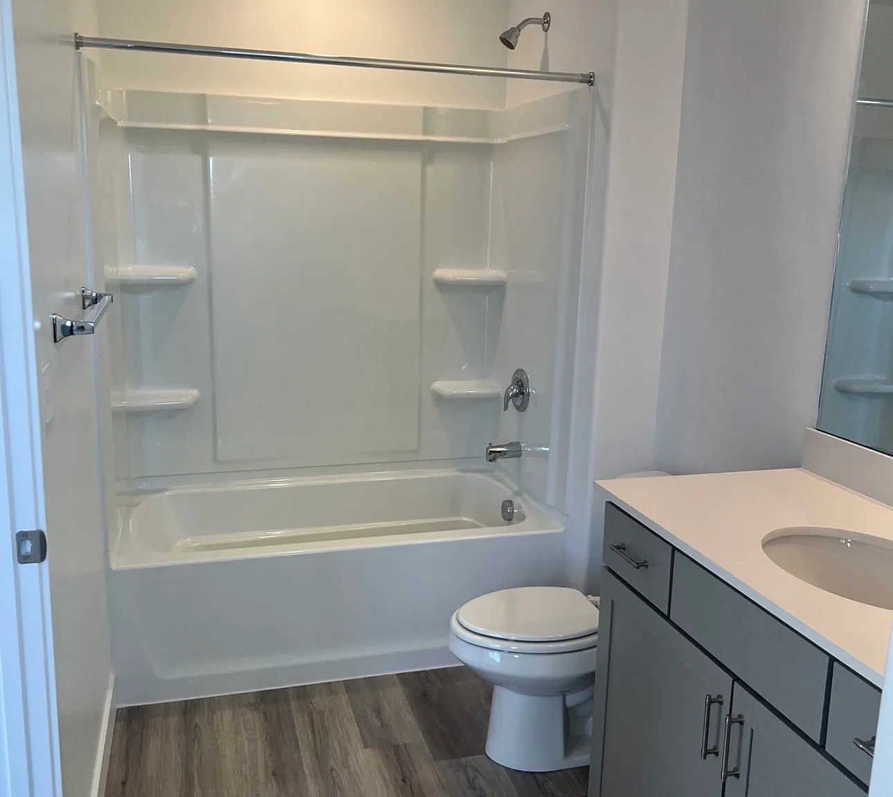 3 bed, 1454 sqft, $1,999 — Photo 4