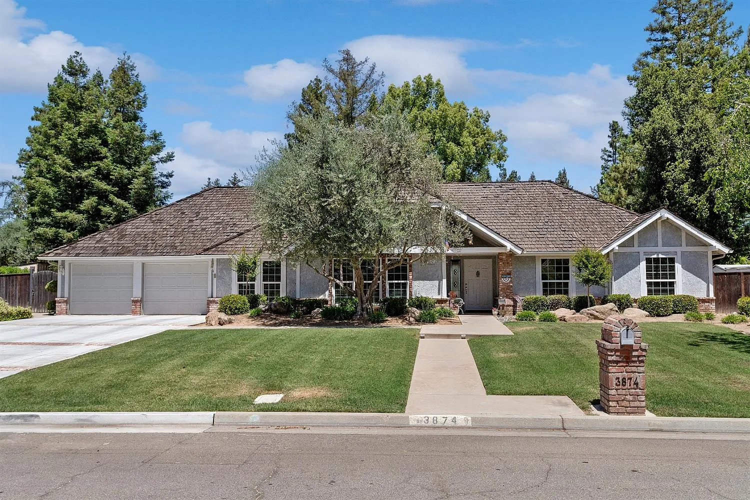 3874 W Fir Ave photo 1