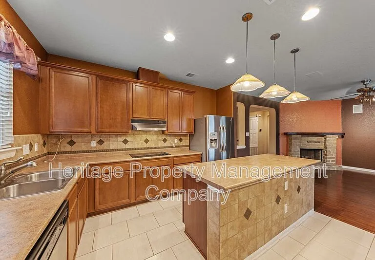 141 Springtree Blf — Photo 14