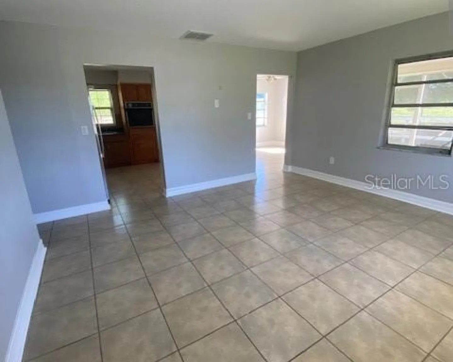 3 bed, 1305 sqft, $2,195 — Photo 3