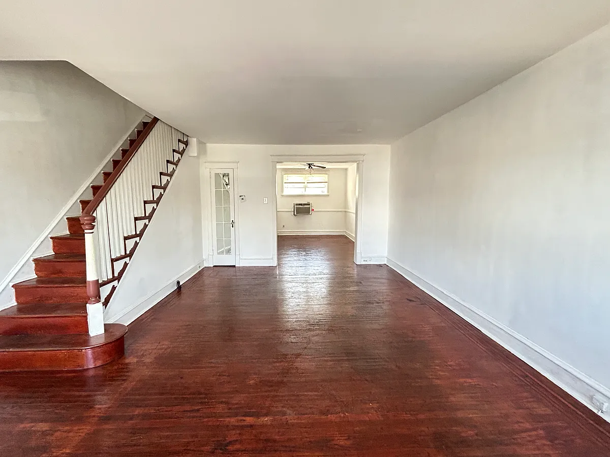 Building Photo - 249 N Linden Ave #1