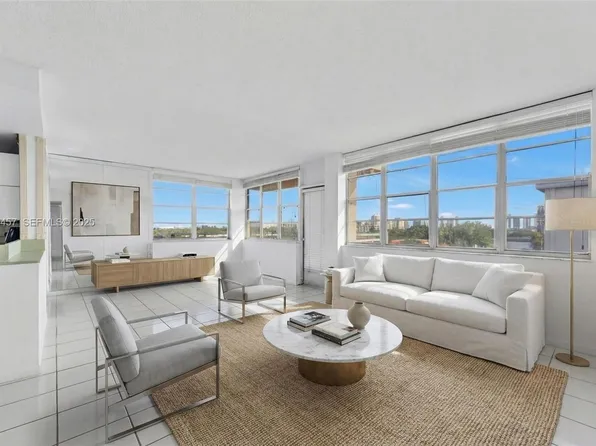 2025 NE 164th St APT 809, North Miami Beach, FL 33162