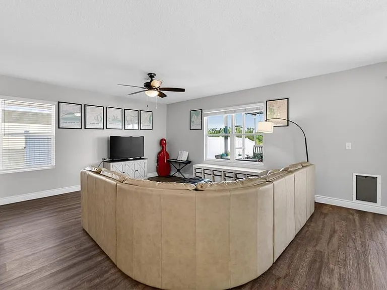 11176 Leland Groves Dr — Photo 20
