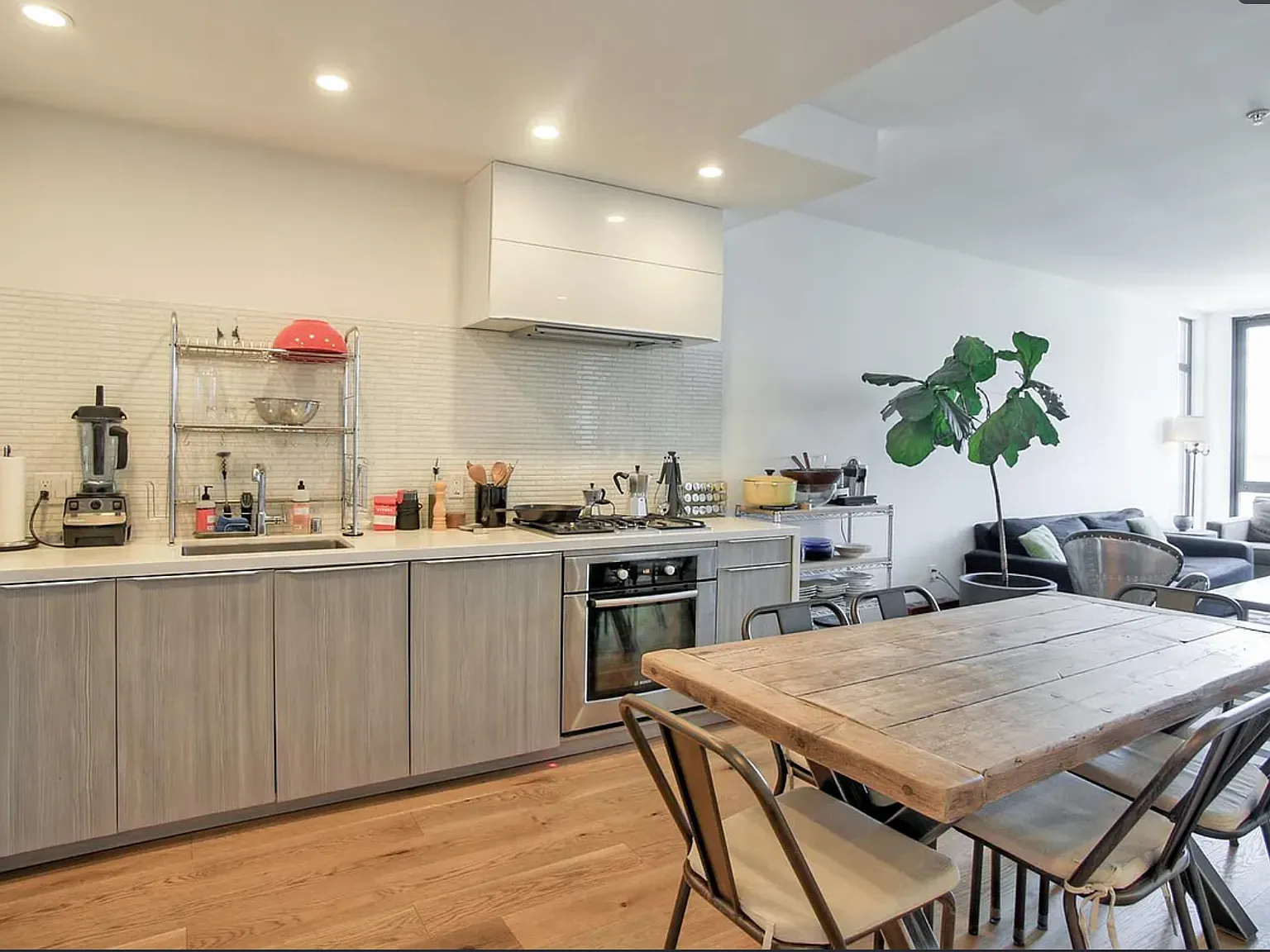 1 bed, 700 sqft, $5,895 — Photo 4
