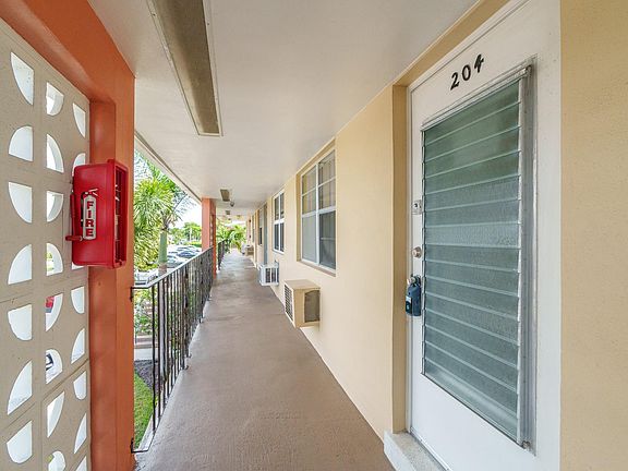 3rd image of 2106 NE 56th Court #204