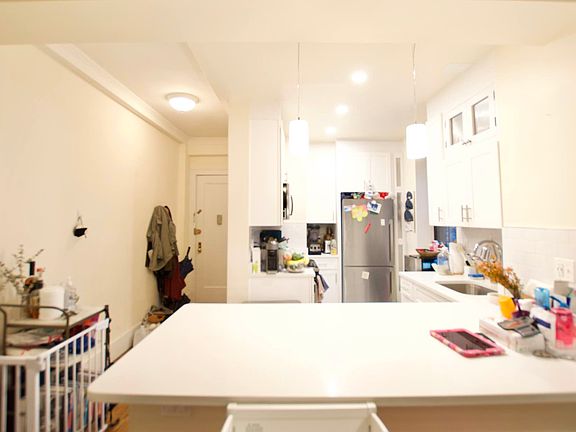 3rd image of 106 W 69th St APT 9A
