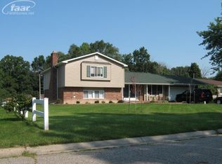 5293 Twin Ct, Grand Blanc, MI 48439