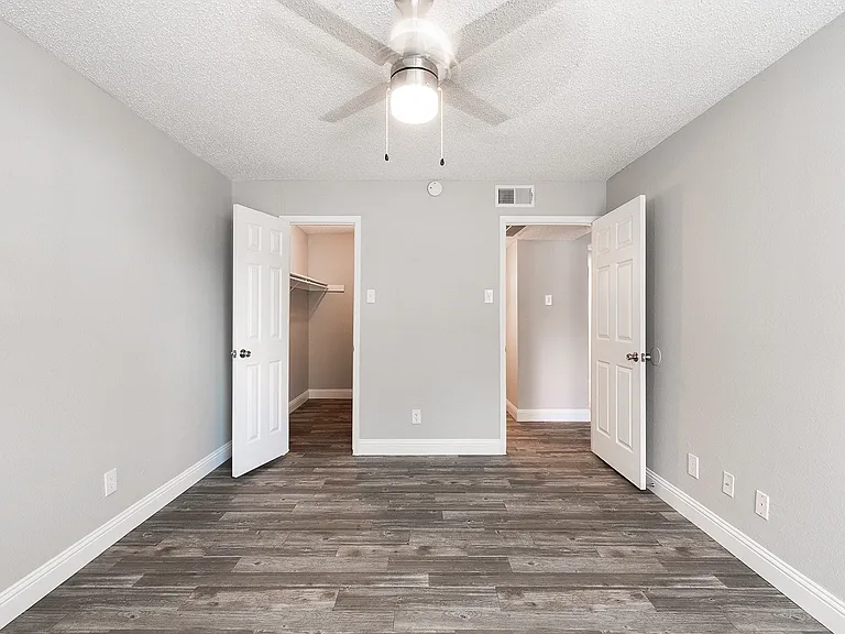 Vine Apartments — Photo 39