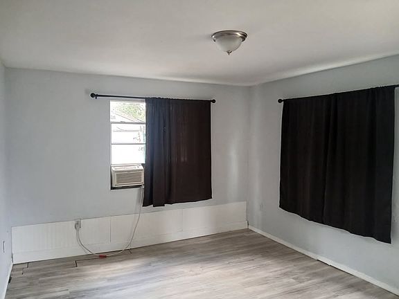 5th image of 18 Wolfe Dr
