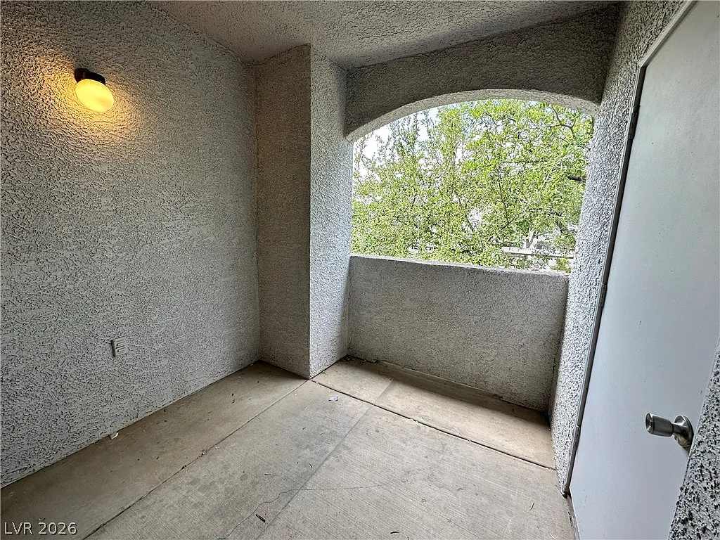 2 bed, 2.0 bath, 940 sqft, $1,299 — Photo 4