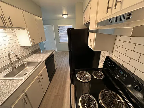 Hampton Gardens Apartment Photo 1