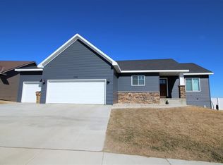 1712 27th Ave NW, Minot, ND 58703