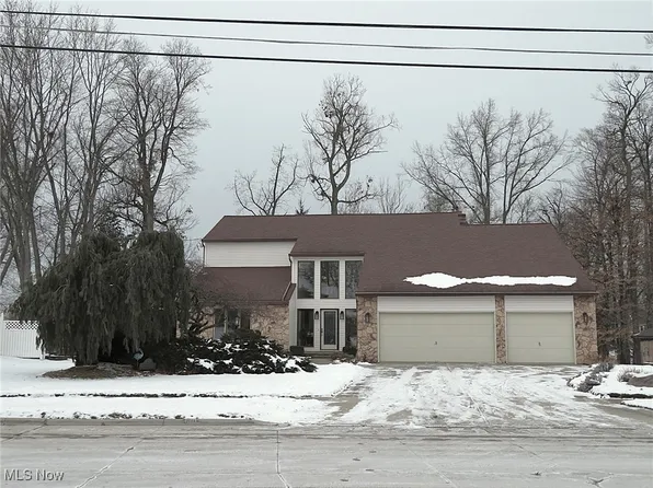 138 Westchester Dr, Amherst, OH 44001