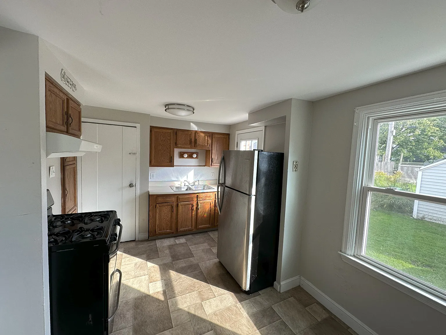 2 bed, 810 sqft, $1,250 — Photo 2