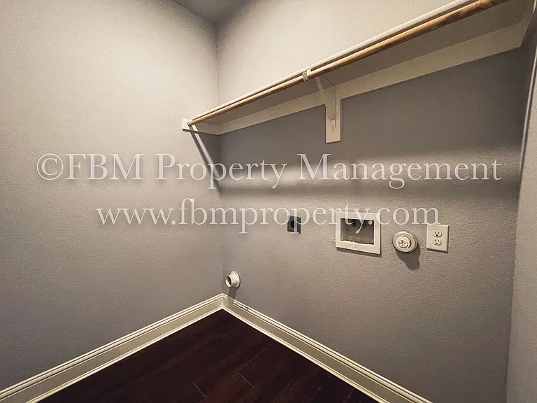 300 Hawk Ave #C2 — Photo 4