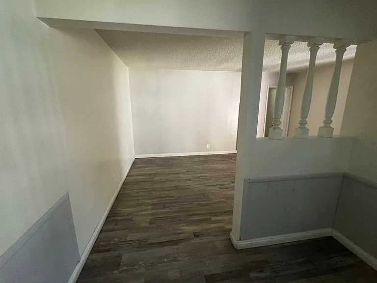 331 E Live Oak St — Photo 36