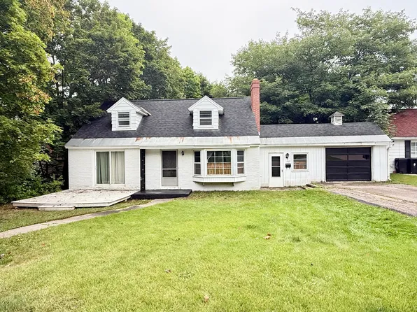 1307 Park St, Sault Sainte Marie, MI 49783