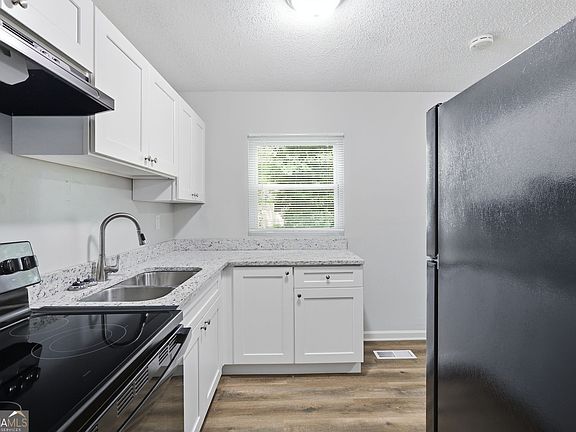 5th image of 2197 Swallow Cir SE