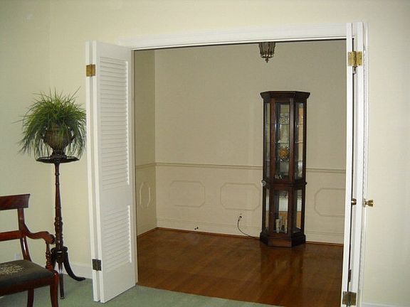 Foyer whardwood floo