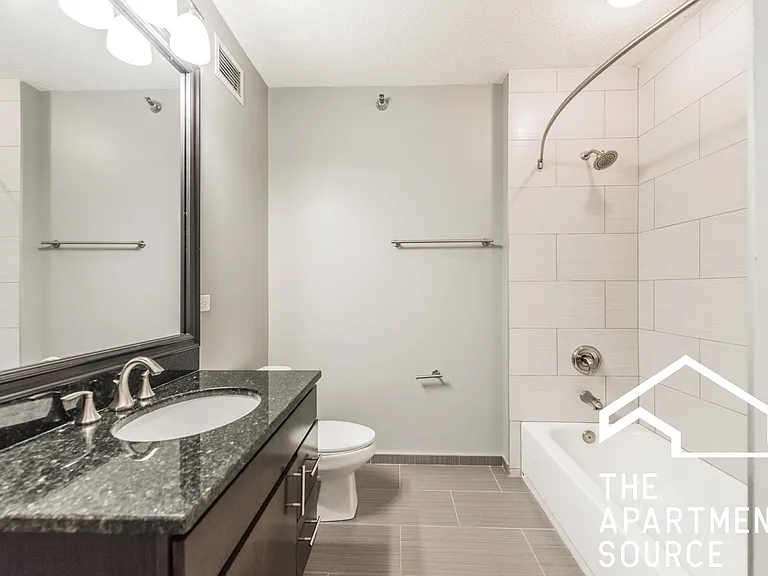 345 E Ohio St #3BR3BA — Photo 10