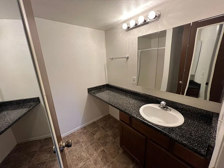 4689 S Brookwillow Cv #B — Photo 26