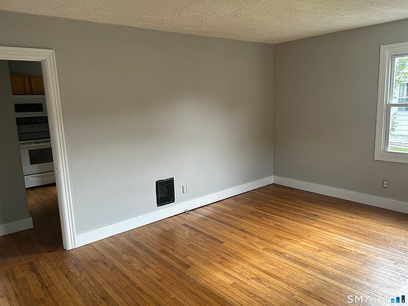 5th image of 521 Rubber Avenue