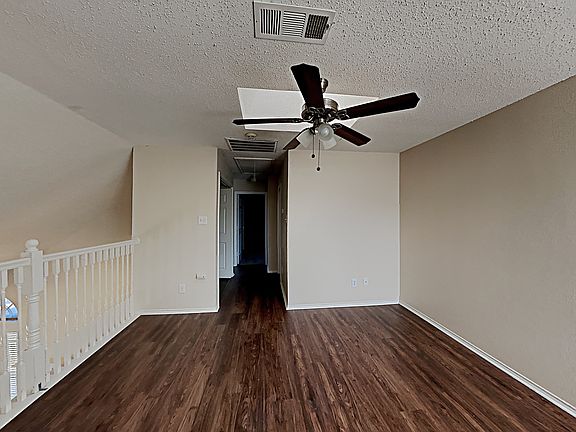 4th image of 537 Valley View Dr