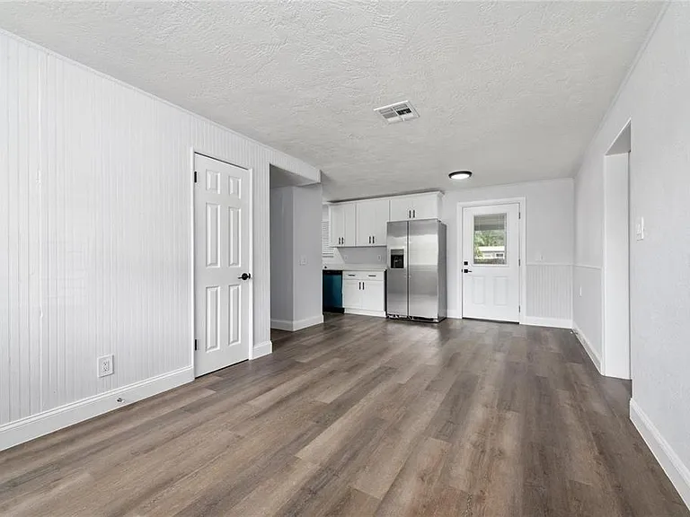 603 Conrad Dr — Photo 3