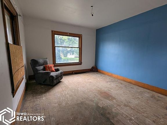 2nd image of 707 Franklin St
